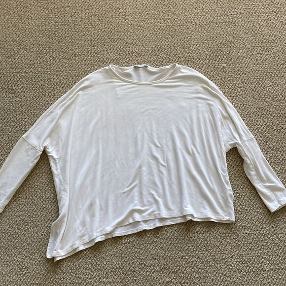 NEW Zara Asymmetrical Hem Slouchy White Crewneck Blouse Small Soft Stretch EUC - Picture 4 of 9